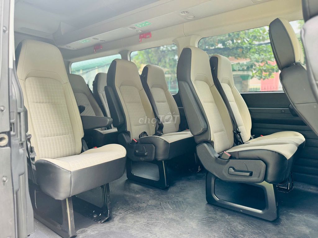 FORD TRANSIT PREMIUM 18C 2025. Mua bán Ô tô tại Quận 1 Tp Hồ Chí Minh được đăng bởi Ms Ly Bến Thành Ford hình 13