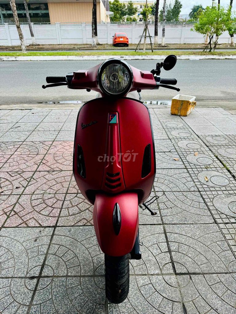 Vespa Primavera đỏ nhám, mới 95%. Mua bán Xe máy tại Thành phố Rạch Giá Kiên Giang được đăng bởi VyVy Lam hình 2