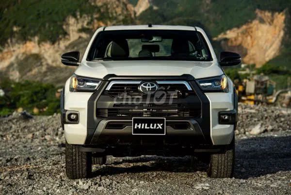 Toyota Hillux 2 .4 4x4 MT