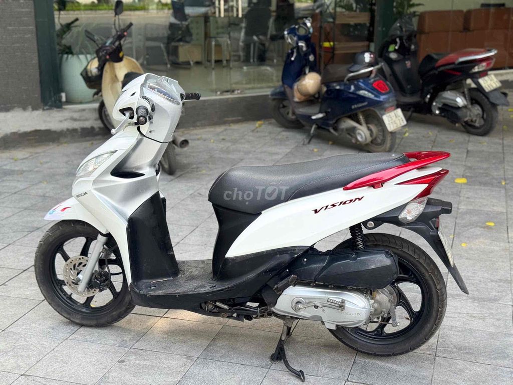 Белая Honda Vision 2015 инжектор