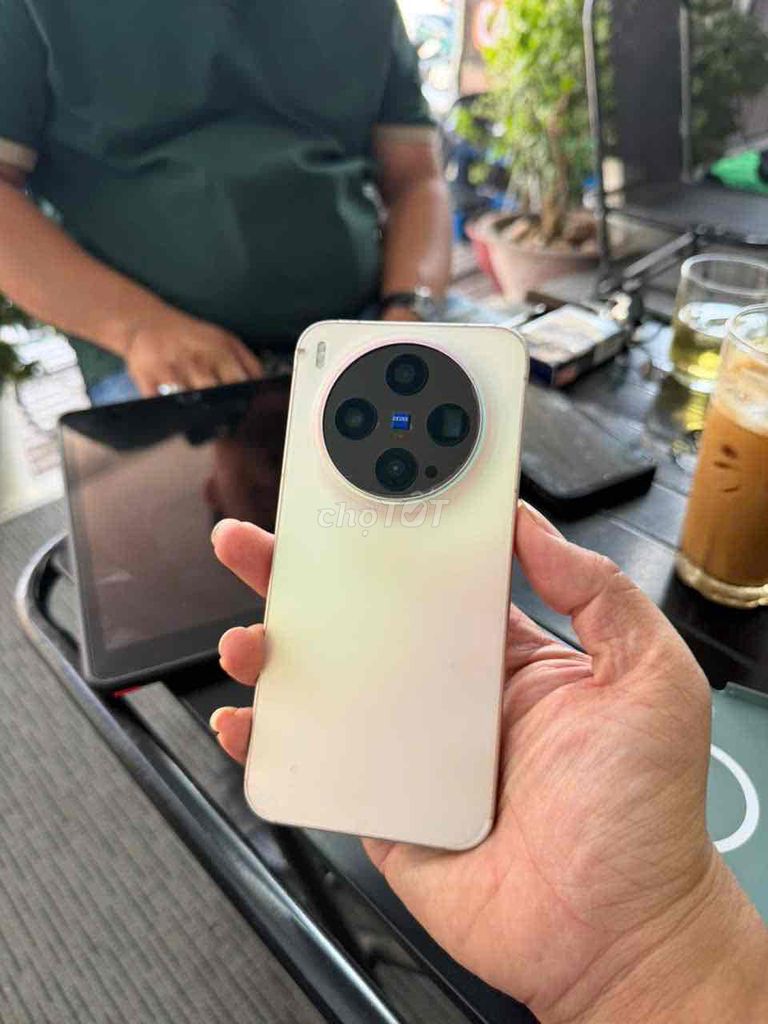 Vivo x300 bản 12-256gb Sài full app siêu camera. Mua bán Điện thoại tại Thành phố Thủ Dầu Một Bình Dương được đăng bởi Ngọc Tây Tech hình 1