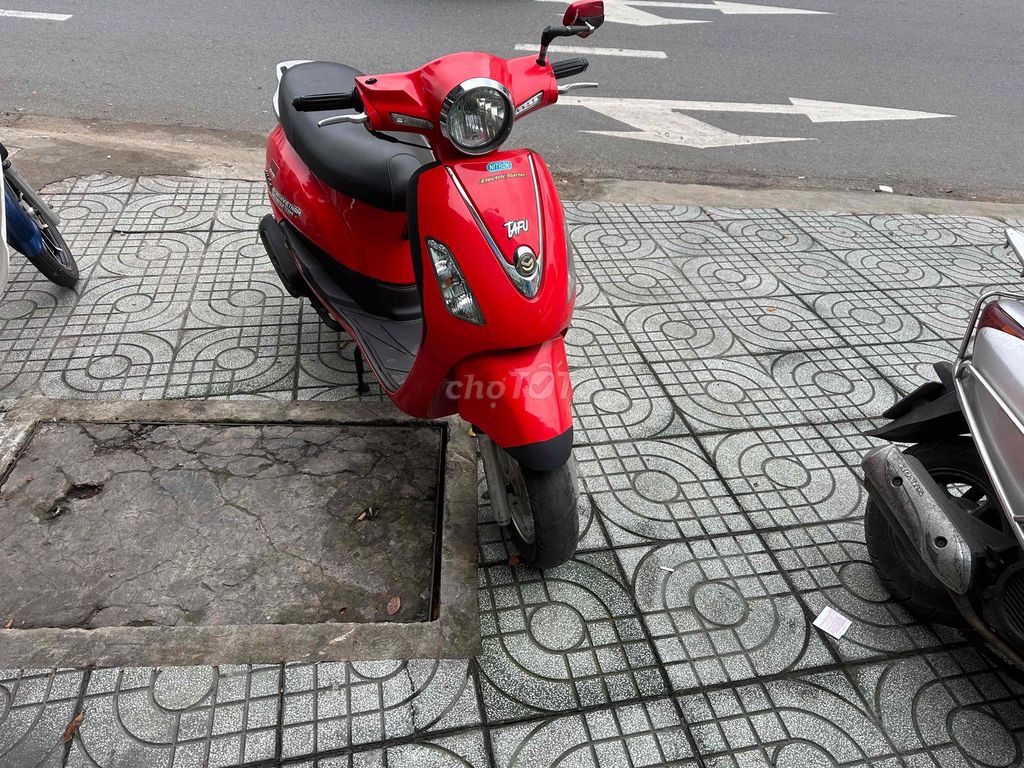 Xe máy Elizabeth màu Đỏ sơn bóng đẹp. Mua bán Xe máy tại Quận Phú Nhuận Tp Hồ Chí Minh được đăng bởi Thinhnguyen hình 2