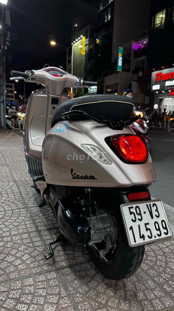 Vespa Sprint hồng Porsche. Mua bán Xe máy tại Quận Phú Nhuận Tp Hồ Chí Minh được đăng bởi VESPA  PIAGGIO BẢO HƯNG Vespa cũ trả góp  hình 8