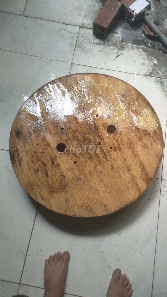 Bàn ăn gỗ tròn màu nâu. Mua bán Bàn ghế tại Thị xã Tân Uyên Bình Dương được đăng bởi Nguyen Canh Phuc hình 1