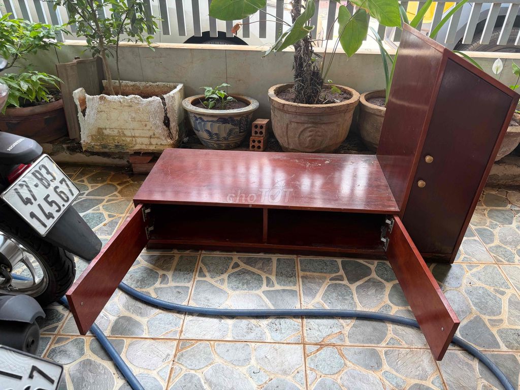 Kệ gỗ Nâu đỏ 1m26x80cm. Mua bán Tủ, kệ gia đình tại Thành phố Buôn Ma Thuột Đắk Lắk được đăng bởi Truong1985 hình 1