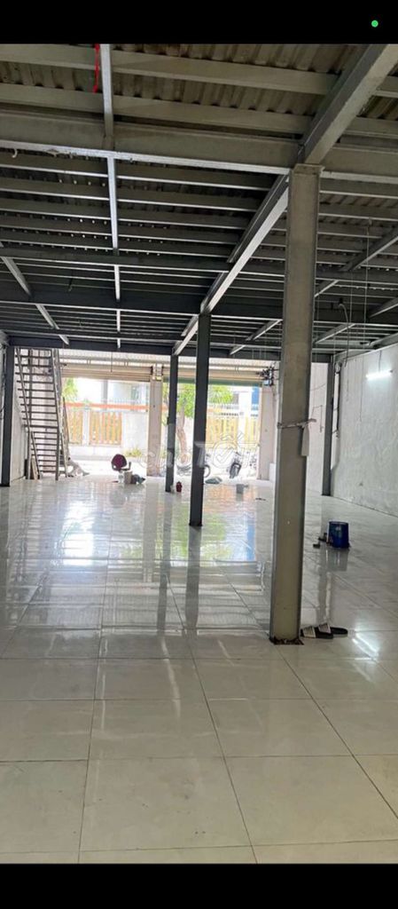 CHO THUÊ KHO 400M2 PHAN VĂN HỚN GẦN CẦU THAM LƯƠNG NỀN GẠCH MEN