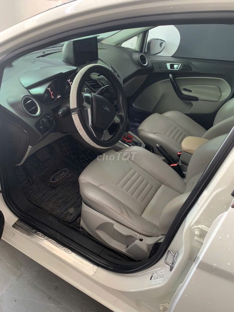 Ford Fiesta 2016 Titanium 1.5 AT - 10000 km. Mua bán Ô tô tại Quận Liên Chiểu Đà Nẵng được đăng bởi Trang hình 2