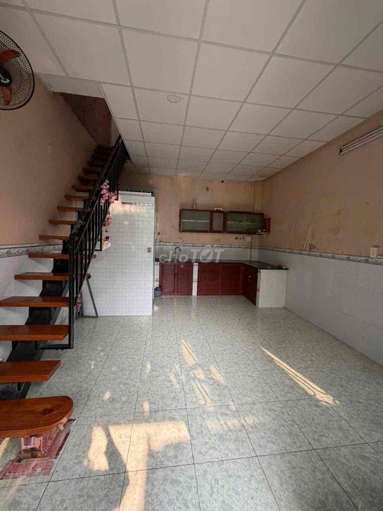 Аренда · 2 комн. · 28 м² · Quận 1, ул. Đường Nguyễn Văn Cừ