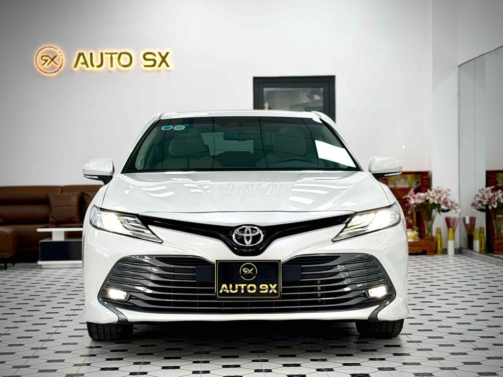 Toyota Camry 2.5Q 2021 Перламутрово-белый 13.000 км