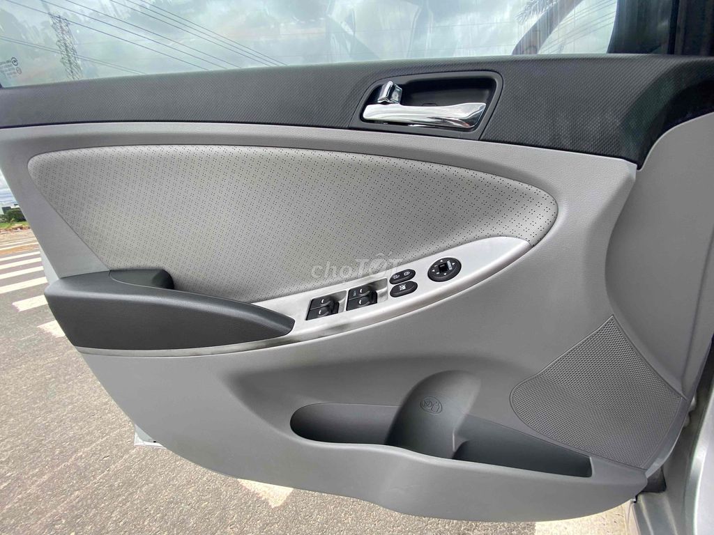 Hyundai Accent 2013 1.4 AT - 82000 km. Mua bán Ô tô tại Huyện Tây Hòa Phú Yên được đăng bởi lê thành chúng hình 7