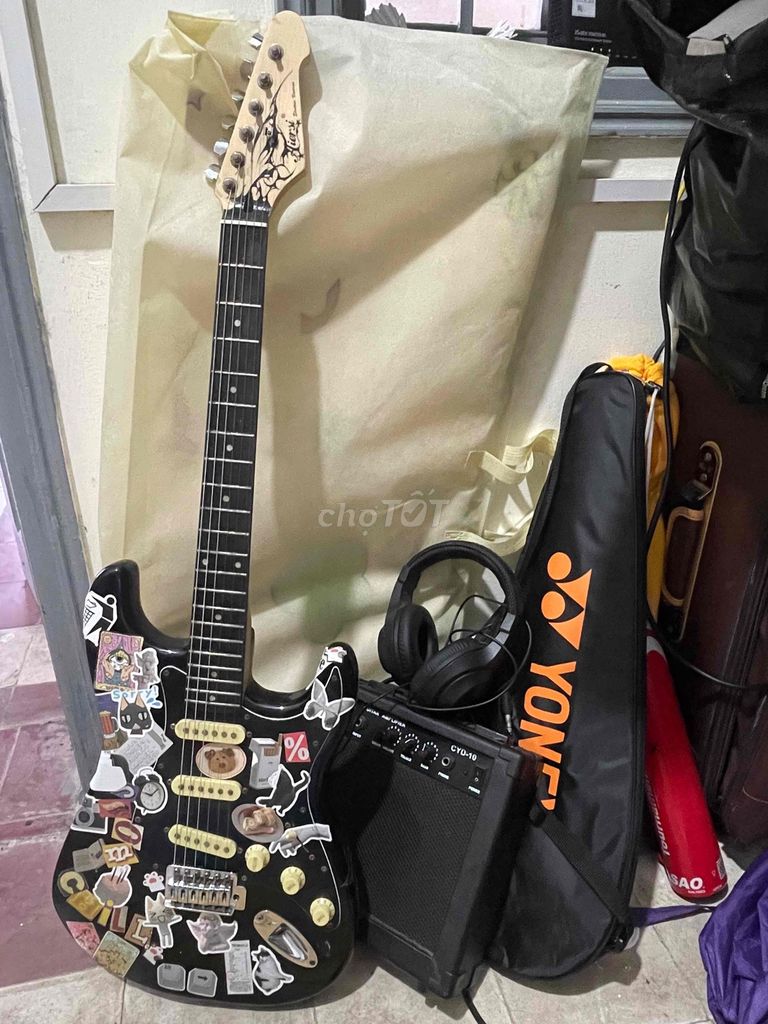 Bán cả bộ guitar điện Đen. Mua bán Nhạc cụ tại Quận Hai Bà Trưng Hà Nội được đăng bởi Vũ Long hình 1