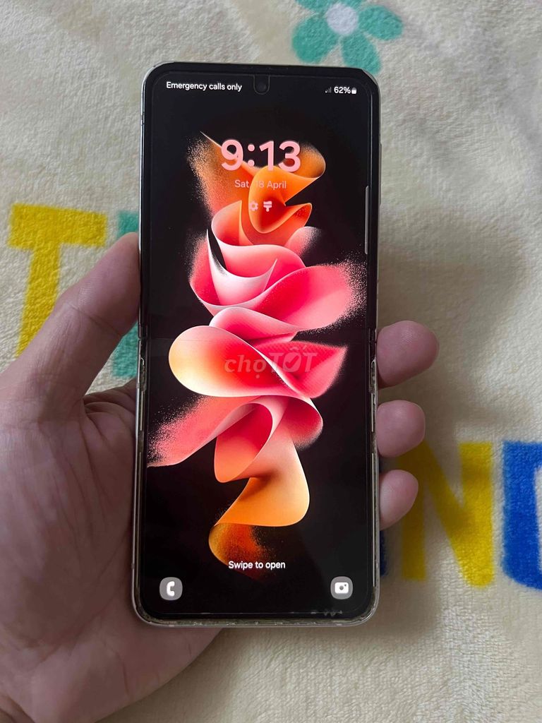 Bán dùm e gái samsung Z flip3 màu be.... Mua bán Điện thoại tại Quận Hai Bà Trưng Hà Nội được đăng bởi Bé Yêu hình 1