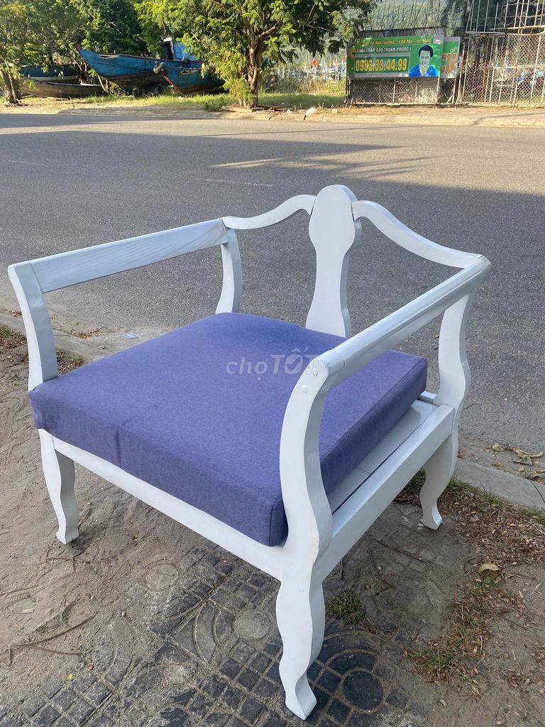 Ghế Gỗ cổ điển khung Trắng có nệm. Dịch vụ dọn dẹp nhà tại Quận Sơn Trà Đà Nẵng được đăng bởi THẾ GIỚI ĐỒ CŨ ĐỒ CỔ LỚN NHẤT MIỀN TRUNG hình 1
