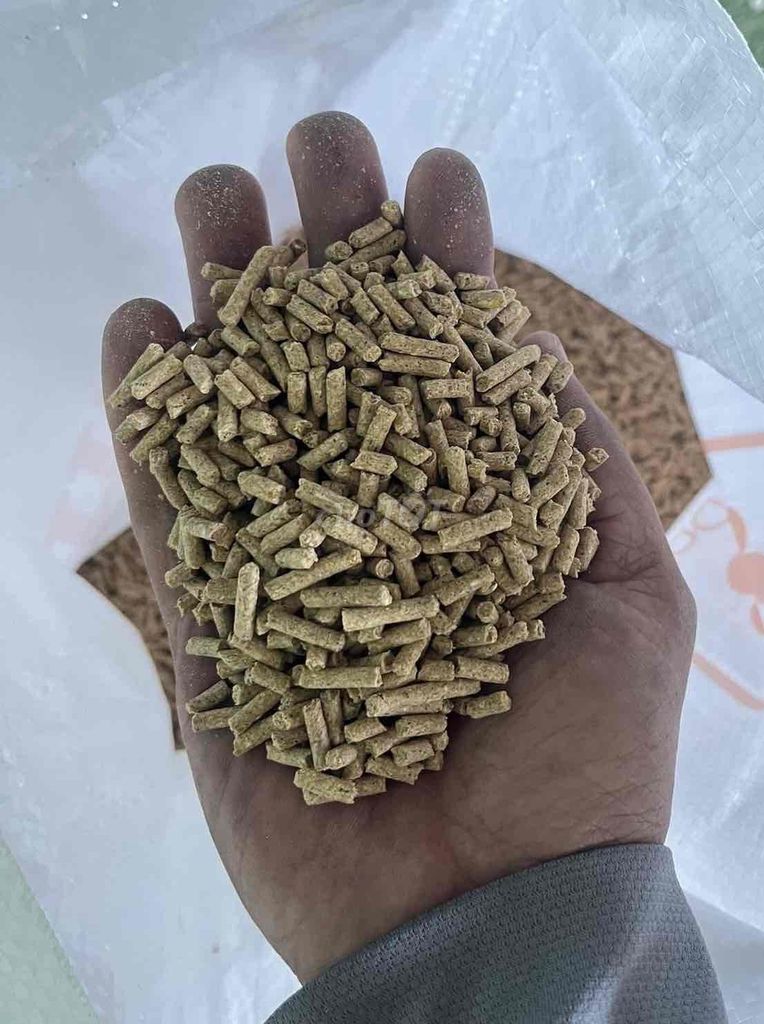 Thức ăn thỏ viên nén màu nâu nhạt. Mua bán Phụ kiện, Thức ăn, Dịch vụ tại Huyện Long Hồ Vĩnh Long được đăng bởi  Lê hình 1