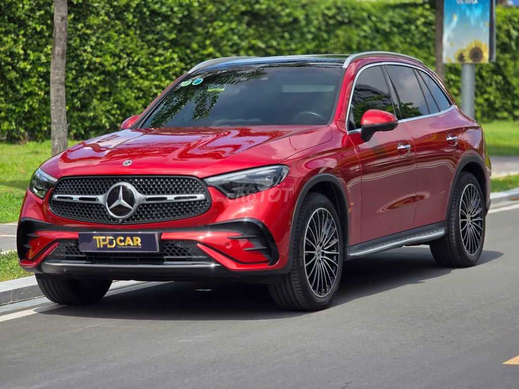 Mercedes GLC300 Model 2024 - Công Ty Xuất Hóa Đơn