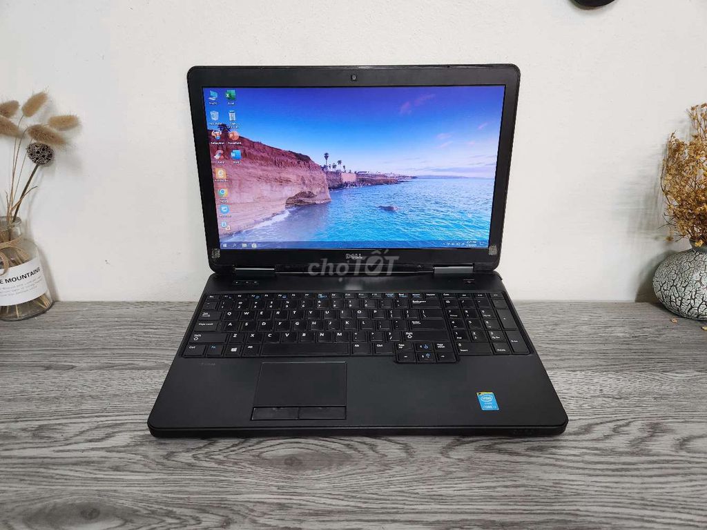 Dell Latitude 5540 chống cháy màn rất đẹp