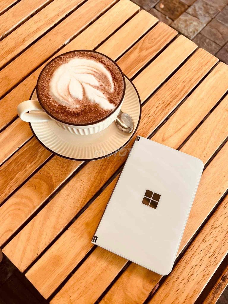 Microsoft Surface Duo điện thoại màn gập siêu mỏng