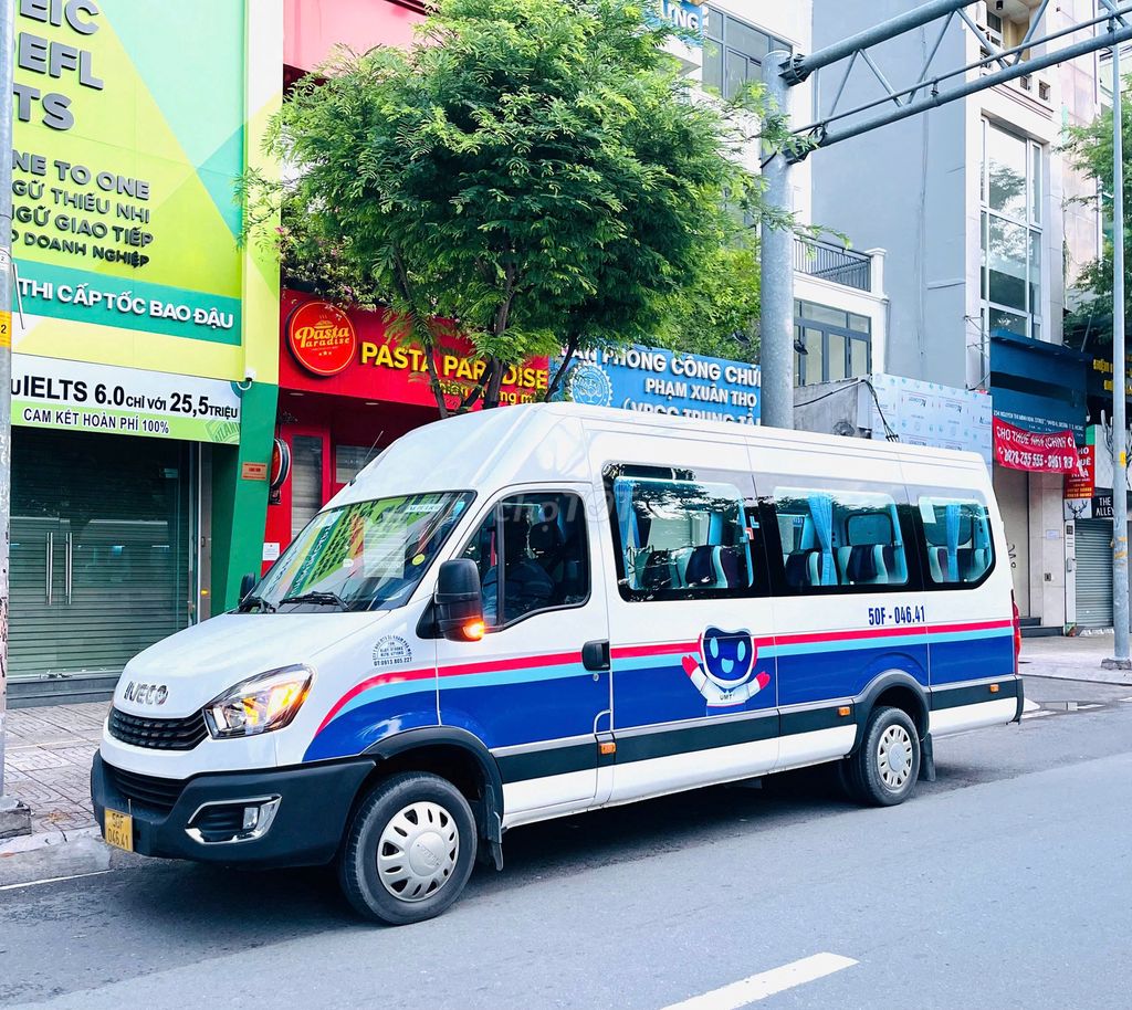 Bán xe 19 chỗ Iveco 2023. Mua bán Ô tô tại Quận 10 Tp Hồ Chí Minh được đăng bởi Thi My Trinh Le hình 1