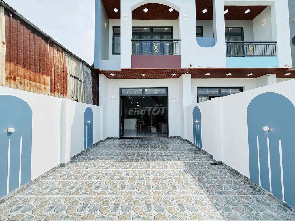 NHÀ PHỐ GẦN KCN CẦU TRÀM GIÁP BÌNH CHÁNH–GIÁ 2 TỶ250-SỔ HOÀN CÔNG