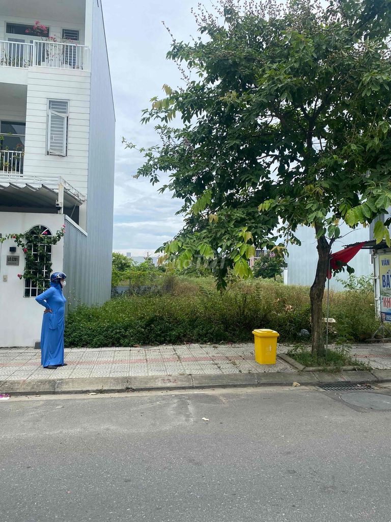Lô đất MT 7,5m Hoà Phú 29 kẹp Công Viên ( Kim Long )