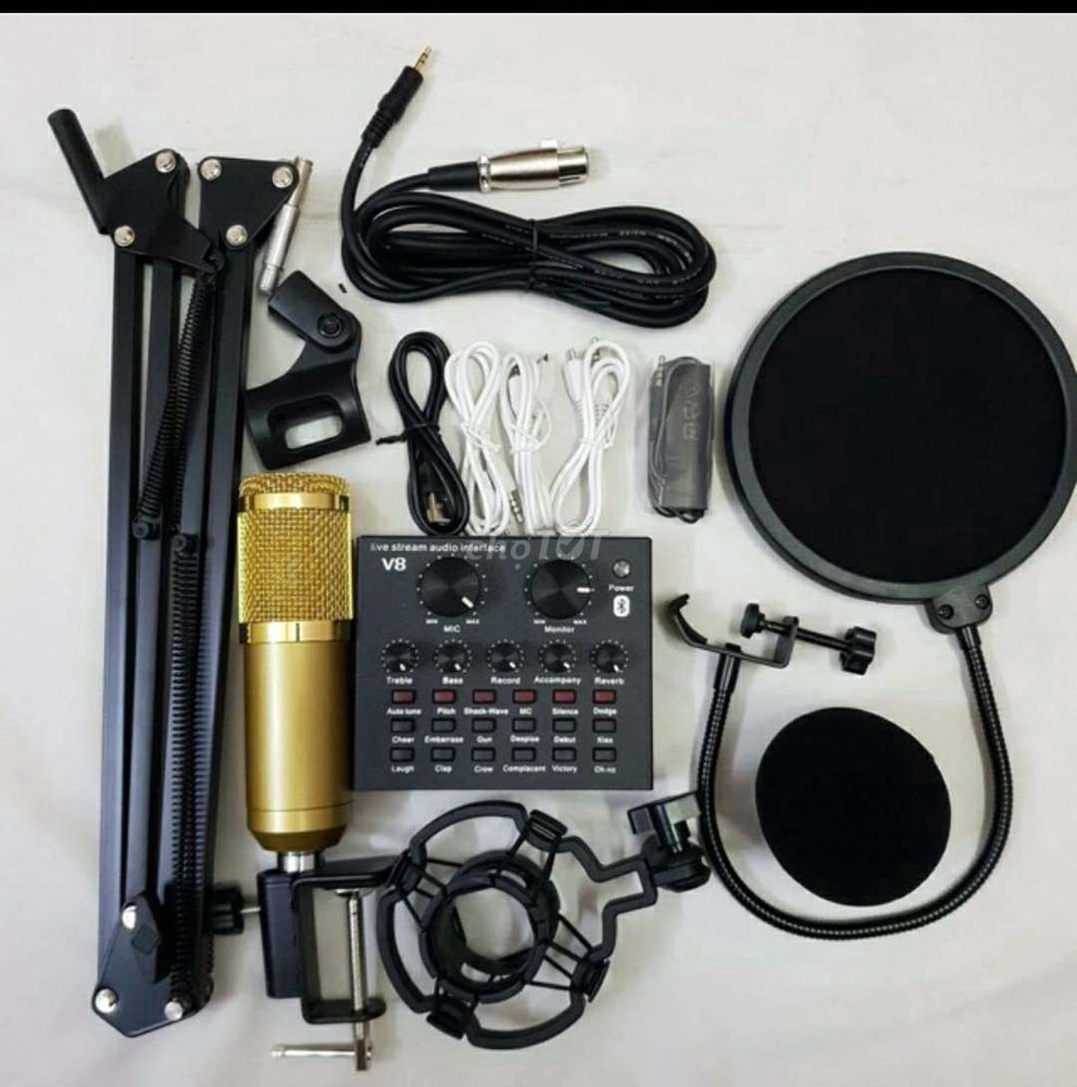 Combo mic BM900 V8 mới mua gồm nhiều bộ phận