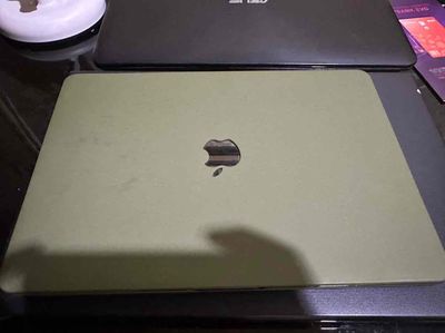 Macbook Pro 2017 8GB 13.3 Retina đang cần bán