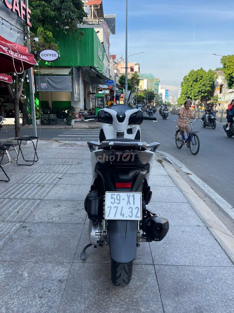 Honda SH 125 CBS 2017 Trắng. Mua bán Xe máy tại Quận Gò Vấp Tp Hồ Chí Minh được đăng bởi VÕ MINH HẬU hình 11