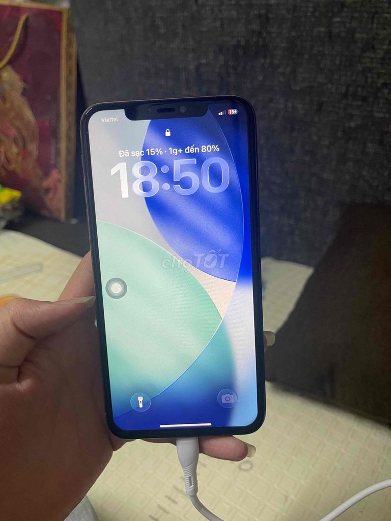 Apple iPhone 11 Pro Max Vàng Đã dùng. Mua bán Điện thoại tại Quận Long Biên Hà Nội được đăng bởi Phanbach hình 1