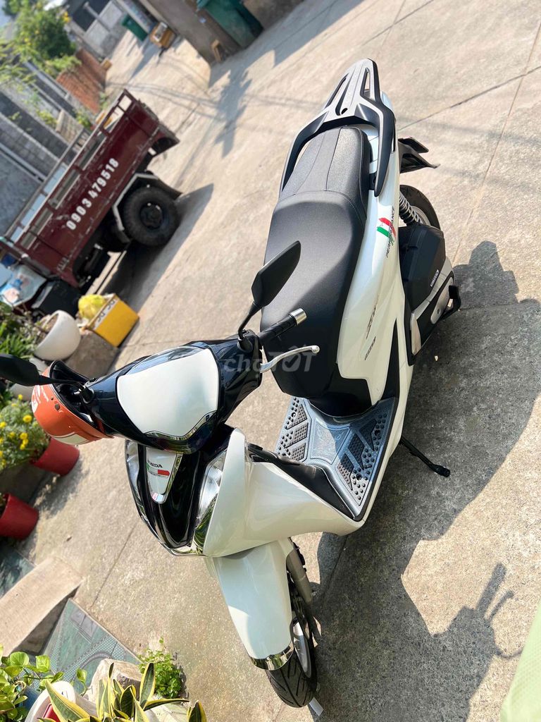 Honda SH 160i ABS 2024 Белый – Черный 15 000 км