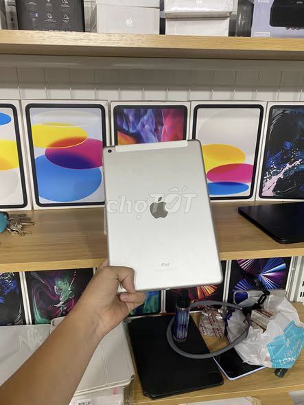 Apple iPad Gen 6 32GB 4G Bạc. Mua bán Máy tính bảng tại Quận Ba Đình Hà Nội được đăng bởi Hội Đồ Điện Tử hình 1