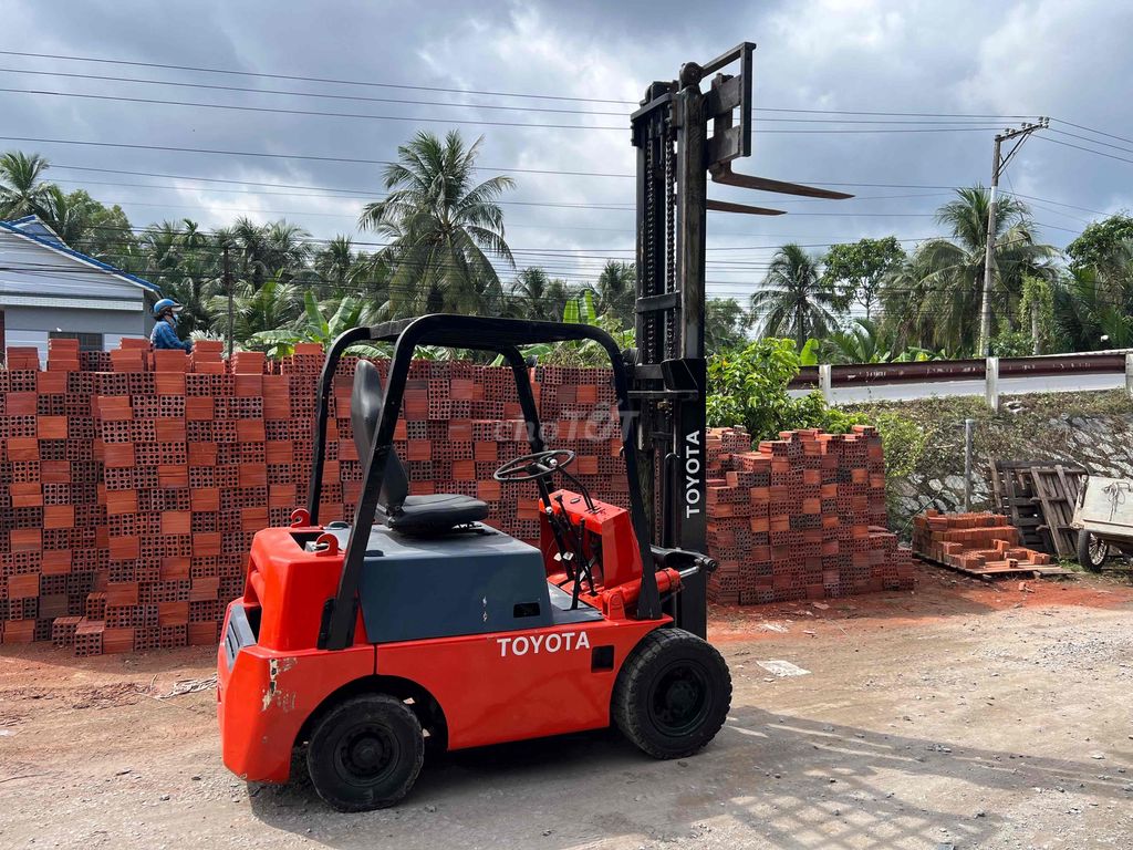 Xe nâng Toyota dầu 2.5 tấn. Mua bán Phương tiện khác tại Huyện Mỏ Cày Bắc Bến Tre được đăng bởi Anh Trai hình 2