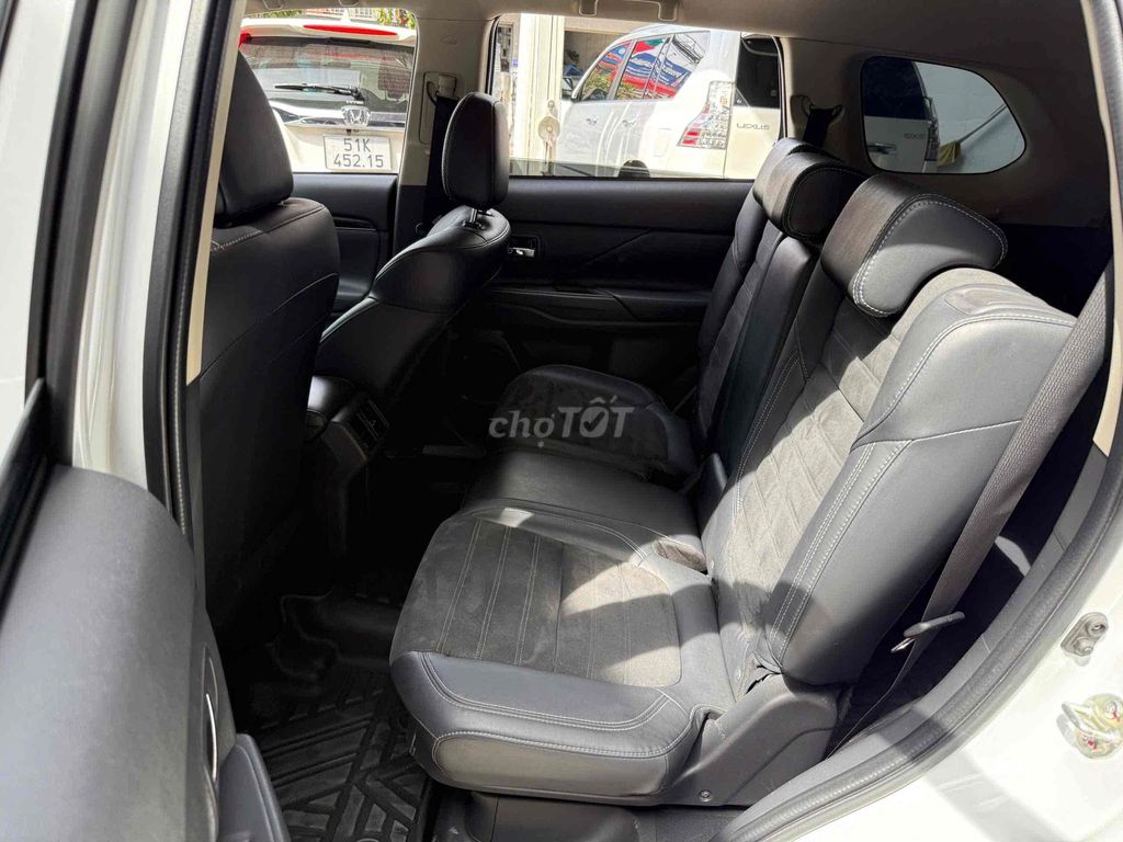 Mitsubishi Outlander CVT 2022 Trắng 77.000 Km. Mua bán Ô tô tại Thành phố Thủ Đức Tp Hồ Chí Minh được đăng bởi Long Auto Vạn Phúc hình 11