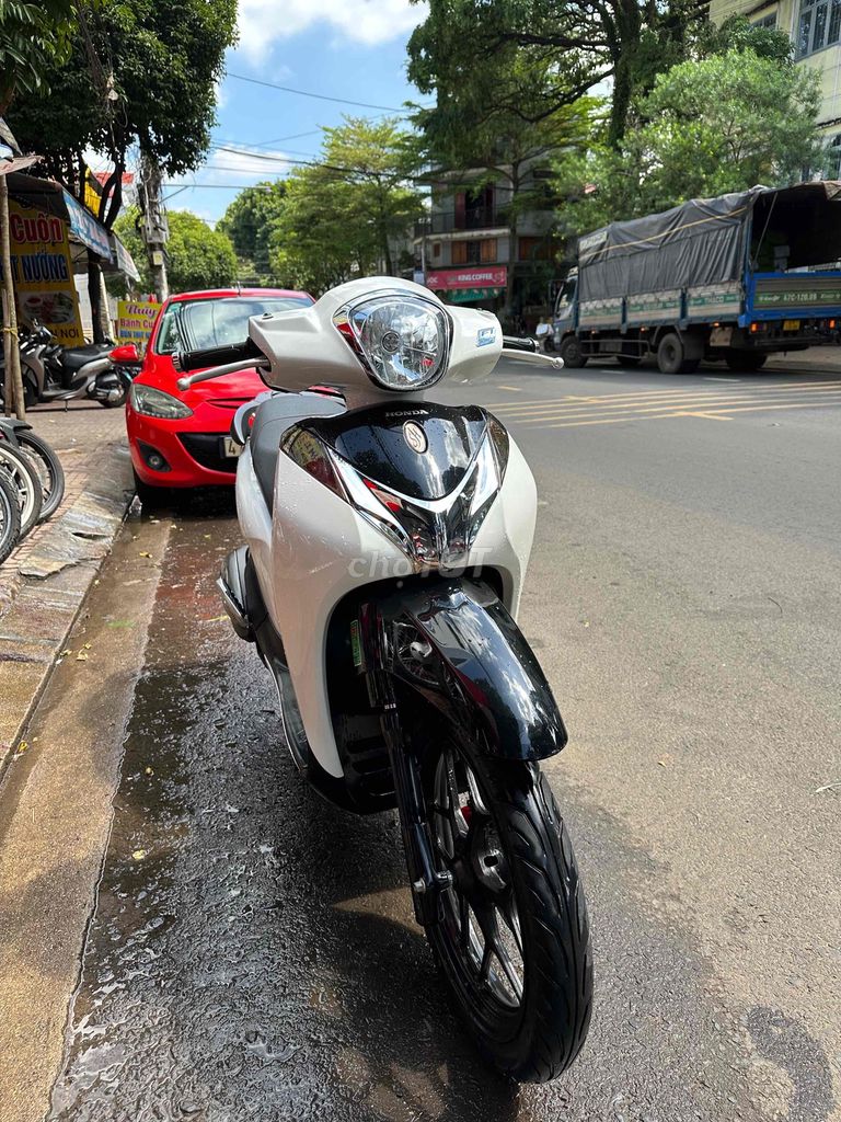 Bán SH Mode 2018 Trắng đen nguyên zin chính chủ. Mua bán Xe máy tại Thành phố Buôn Ma Thuột Đắk Lắk được đăng bởi sinh nguyen phuc hình 2
