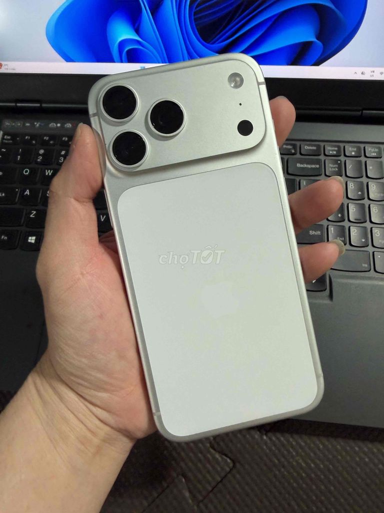 iPhone 17 Pro Max 256GB Bạc VN/A bán hay giao lưu. Mua bán Điện thoại tại Thành phố Đà Lạt Lâm Đồng được đăng bởi phong hình 1