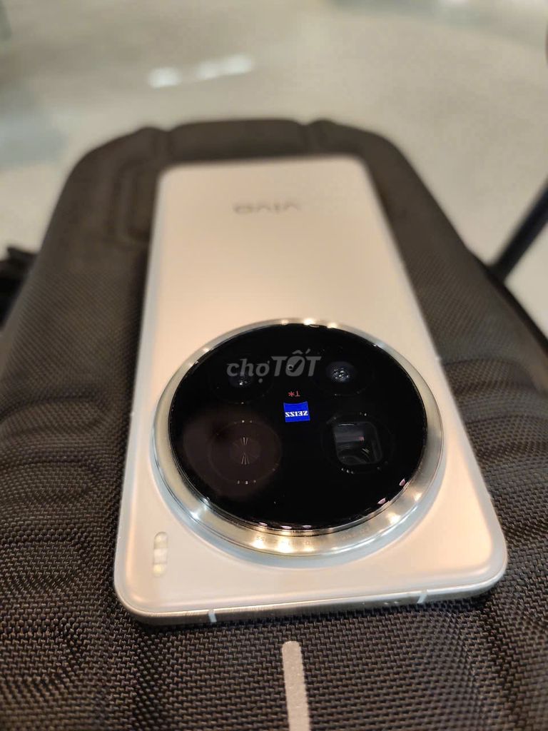Vivo X200 Pro 512GB Bạc. Mua bán Điện thoại tại Thành phố Thủ Dầu Một Bình Dương được đăng bởi Huỳnh Thanh Hiền hình 1
