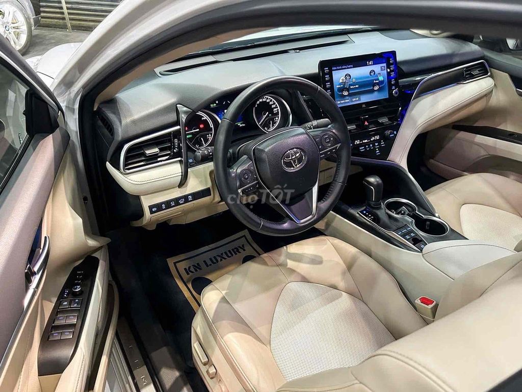 Toyota Camry 2022 2.5HV - 28000 km. Mua bán Ô tô tại Quận 7 Tp Hồ Chí Minh được đăng bởi Lê Văn Út hình 10