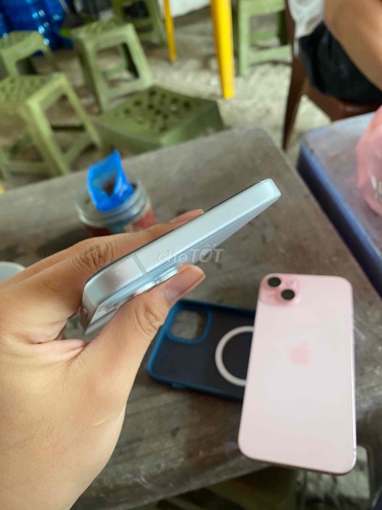 Apple iPhone 15 Plus 128GB Trắng. Mua bán Điện thoại tại Quận Bắc Từ Liêm Hà Nội được đăng bởi Hiếu Minh hình 1