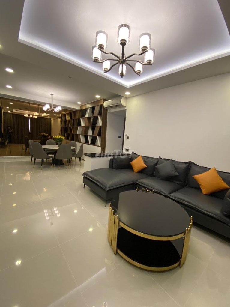 3-комнатная квартира на продажу Vinhomes Golden River Bason