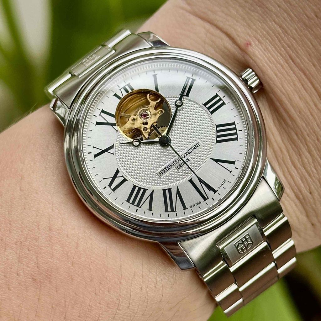 Đồng Hồ Lướt Chính Hãng: Nhận Biết & Mua Bán Đáng Tin Cậy