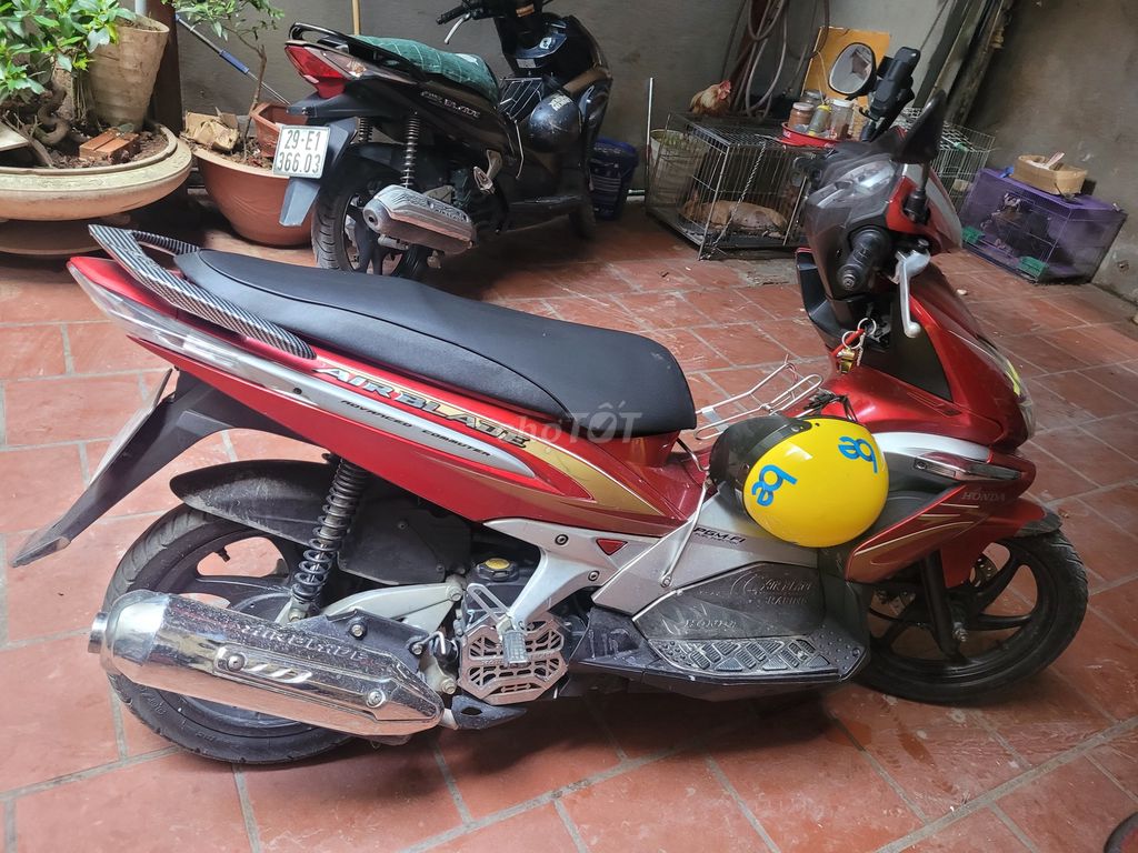 Honda Air Blade Đỏ 3575 km. Mua bán Xe máy tại Quận Thanh Xuân Hà Nội được đăng bởi Tâm  hình 5