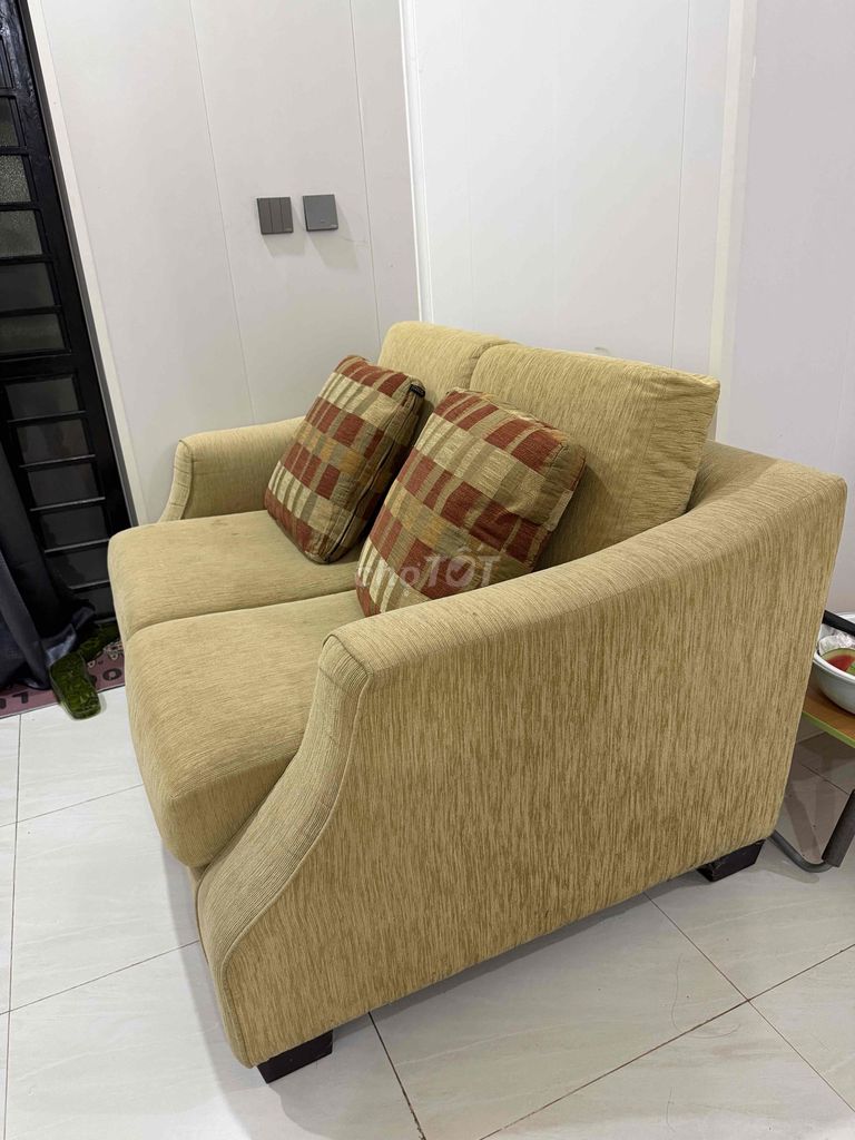 Ghế sofa Dynamic Vải Vàng kem Malaysia. Mua bán Bàn ghế tại Quận Hoàng Mai Hà Nội được đăng bởi Châu Ái hình 1