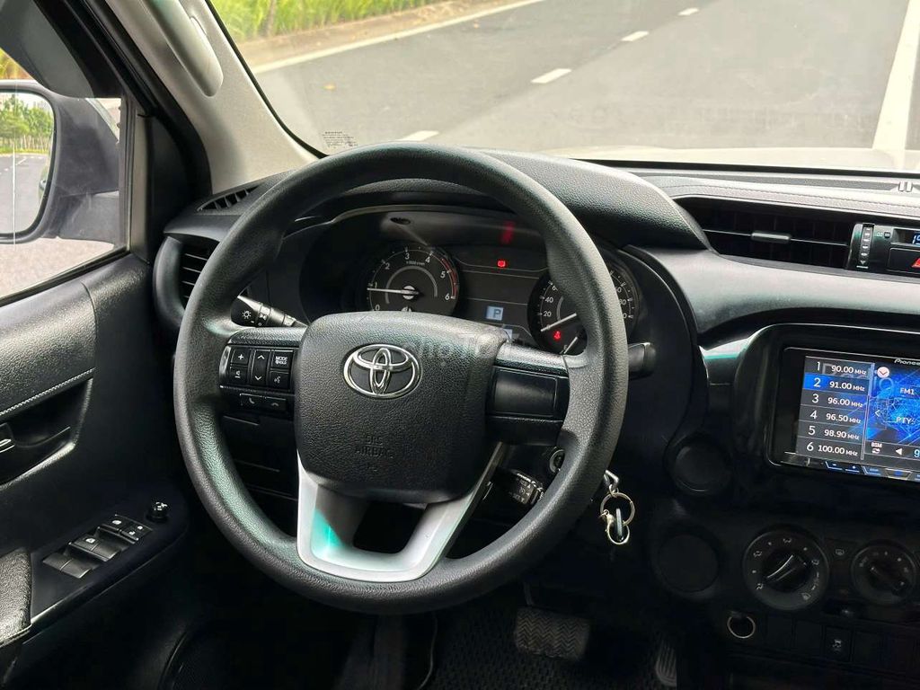 Toyota Hilux E 2.4AT 4x2 lỗi tặng xe, 12 vạn zin. Mua bán Ô tô tại Quận Hà Đông Hà Nội được đăng bởi Hà Đông Car hình 7