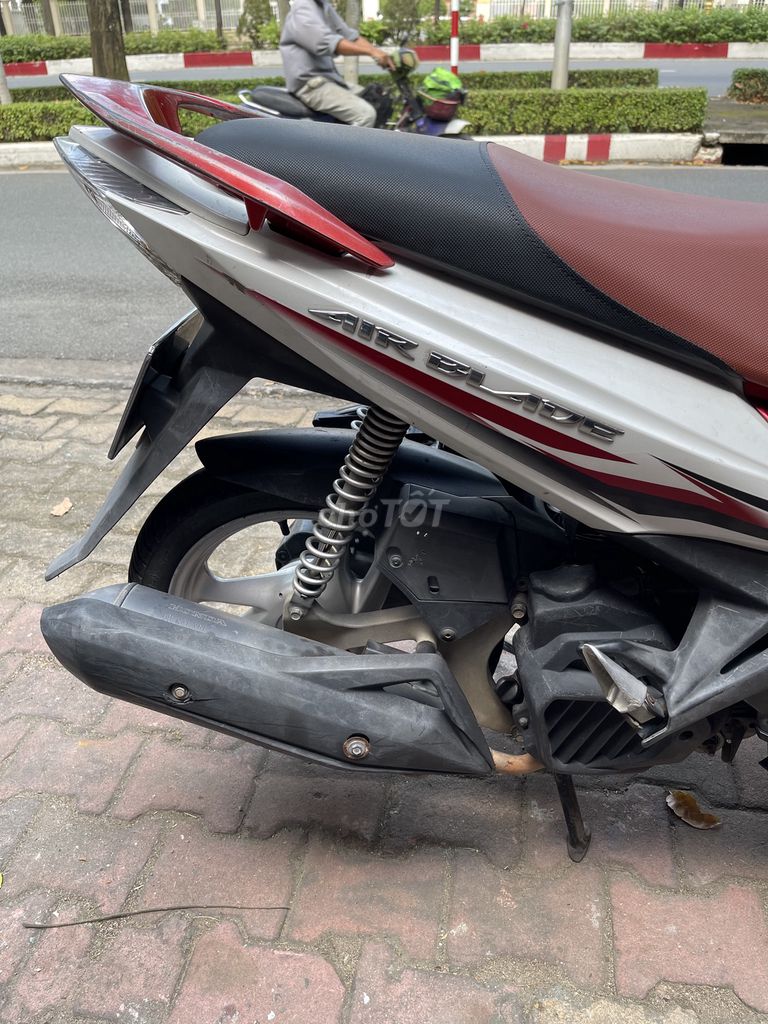 Honda Air Blade 2013 Đỏ trắng. Mua bán Xe máy tại Thành phố Biên Hòa Đồng Nai được đăng bởi Phương nguyễn  hình 3