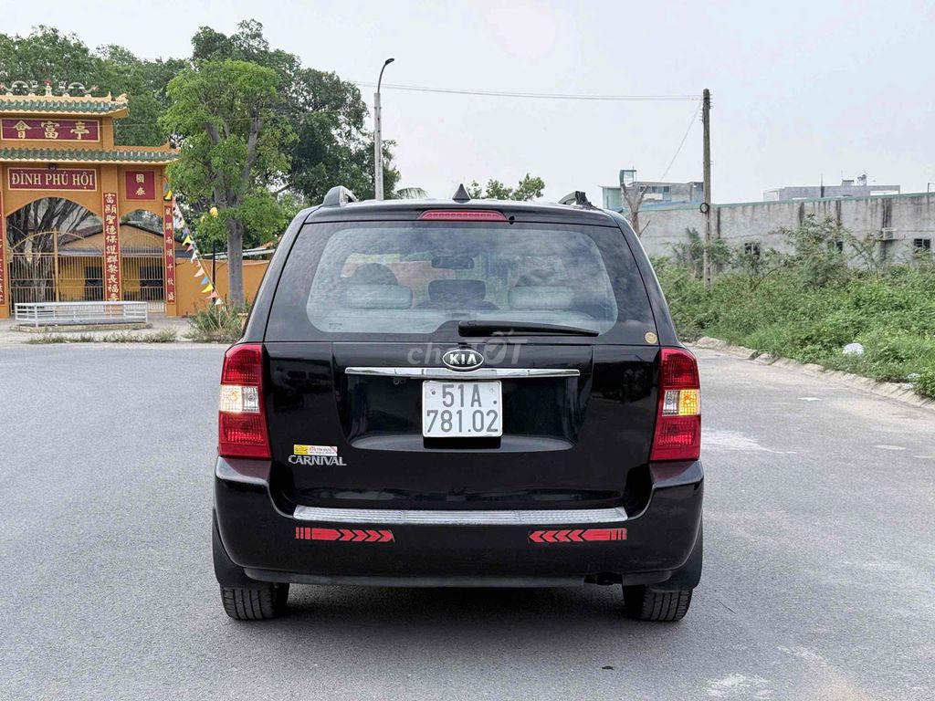 Kia Carnival 2010 photo 4