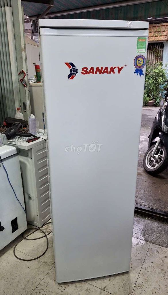 Tủ đông đứng Sanaky VH230HY 230 lít