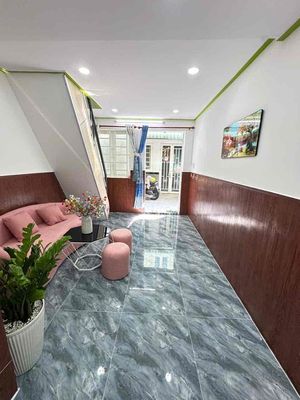 nhà ngay chợ thạnh xuân . hà huy giáp. Q12. q12. 1 lầu . 2 PN