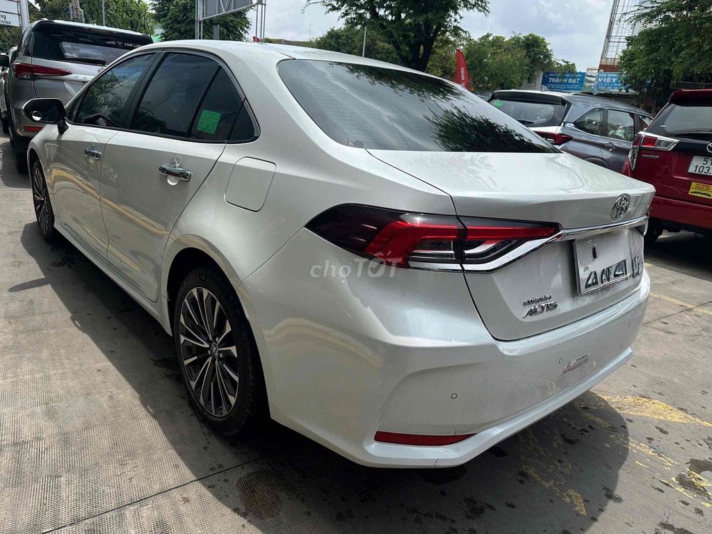 Toyota Corolla Altis 1.8V 2024 белый, пробег 70 800 км