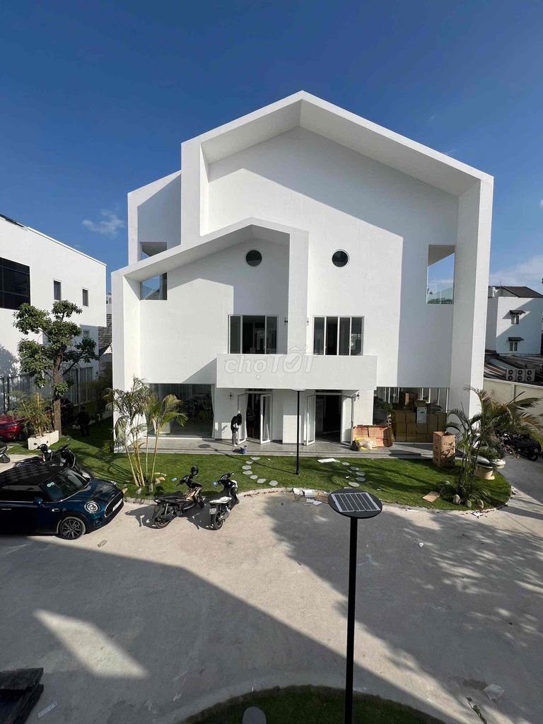 VILLA ĐẸP QUẬN 2 MUỐN CHO THUÊ