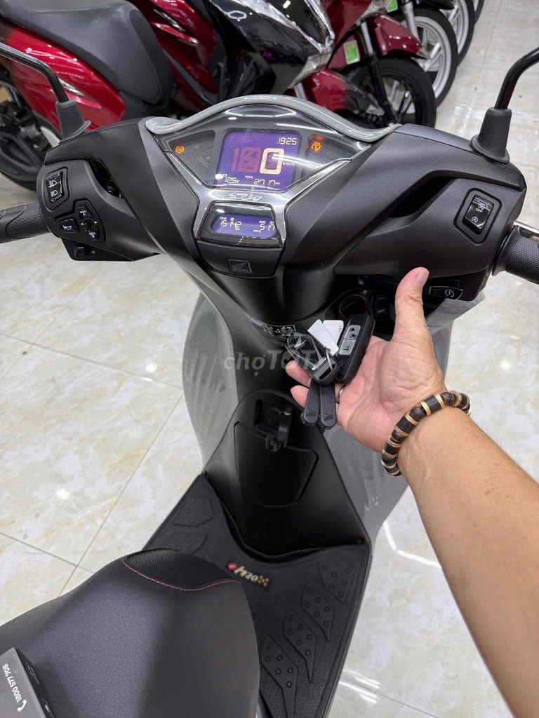 Honda SH 160 ABS 2025 Xám 2000 km. Mua bán Xe máy tại Thành phố Vũng Tàu Bà Rịa - Vũng Tàu được đăng bởi XE MÁY BẢO THANH  TPVŨNG TÀU hình 15