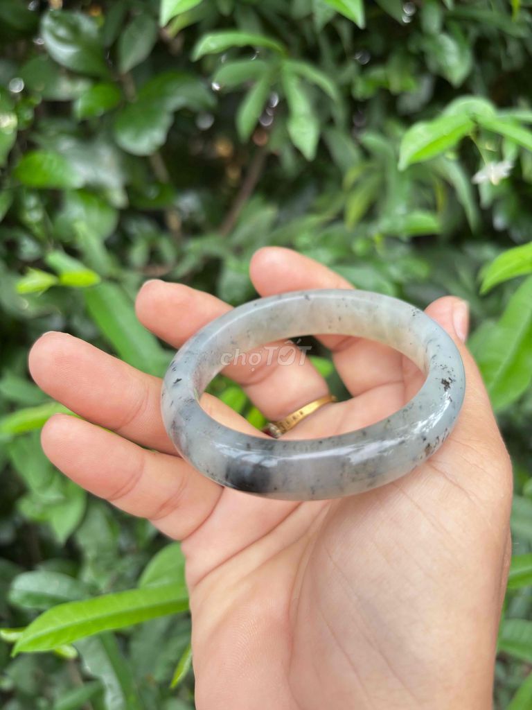 Vòng tay Ngọc Trắng Đen Nữ. Mua bán Phụ kiện thời trang khác tại Huyện Vĩnh Hưng Long An được đăng bởi Tuyết Trần hình 1